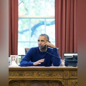 8x10 President Barack Obama Thanksgiving Day phone calls to U.S. troops Photo